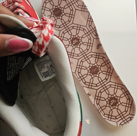 Nike SB Dunk Low Habibi Mens - Picture 8 of 9